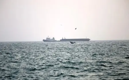 İran Devrim Muhafızları Ordusu: ABD'nin 2 savaş gemisini balistik füzelerle vurduk
