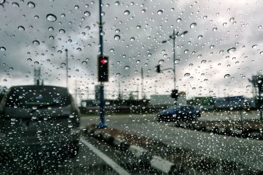 Meteoroloji'den çok sayıda il için kuvvetli yağış ve fırtına uyarısı