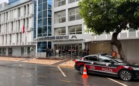 Mersin'de 3 belediyeye operasyon: 59 gözaltı