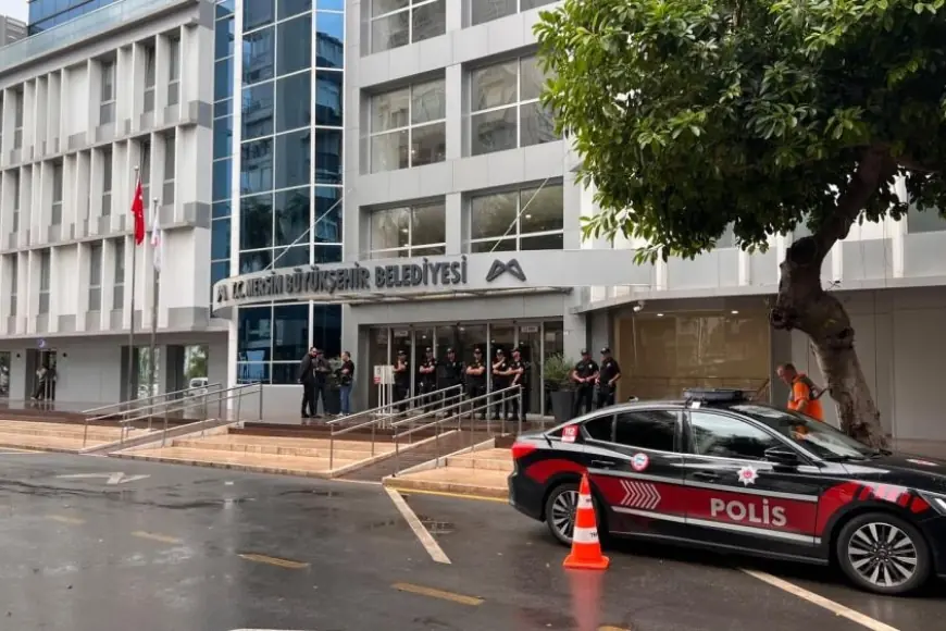Mersin'de 3 belediyeye operasyon: 59 gözaltı