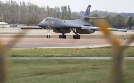 ABD, İngiltere'deki Fairford Üssü'nde konuşlu bütün bombardıman uçaklarını çekiyor