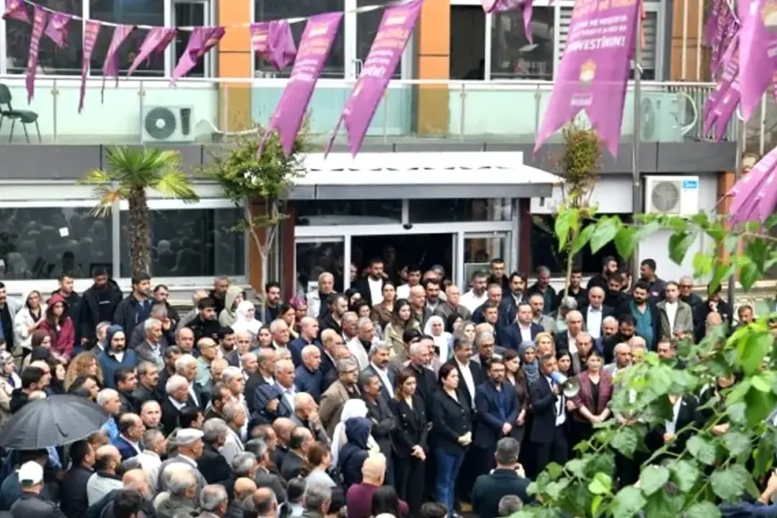 Diyarbakır’da Belediye binasına saldırı girişimi