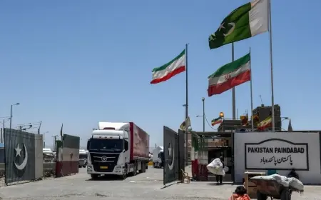 Pakistan İran ile kara ticaretinin sürdüğü koridorları kapattı