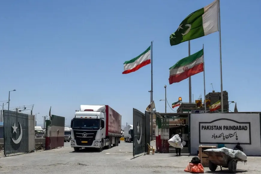 Pakistan İran ile kara ticaretinin sürdüğü koridorları kapattı