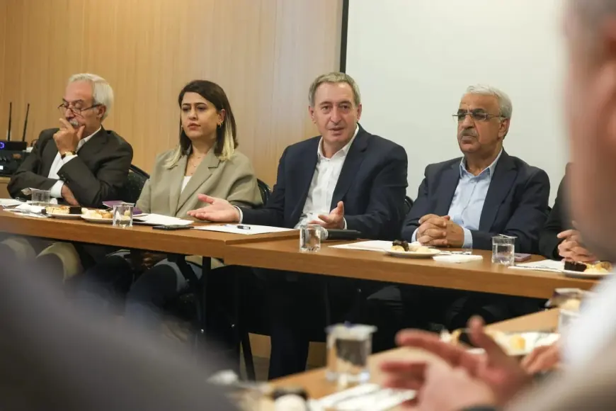 Bakırhan’dan Kürt siyasi parti ve kurumlarına çağrı: “Süreci ortak yürütebiliriz”