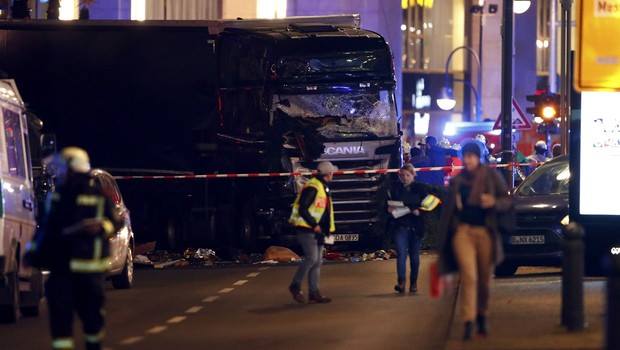 Qamyone Derbasî Nav Bazarekî Berlin, 12 Kes Têne Kuştin