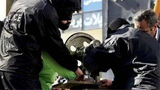 Saziya dadweriya Îranê tiliyên destê du girtiyên kurd birî!