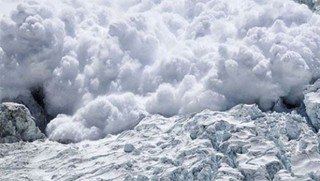 Li bajarê Serdeştê 15 kolberên kurd di binê aşîtê de man