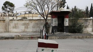 Esed daxwaza bihev guhertina girtiyan li opozîsyonê dike