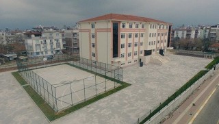 Dibistanekê ji ber guhdarkirina muzîka kurdî doz li 6 xwendekaran vekir