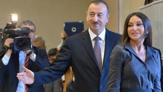 Serokê Ezerbêcanê hevjîna xwe kir hevserok .