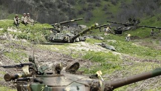 Azerbeycanê çeperên artêşa Ermenistanê bombebaran kirin