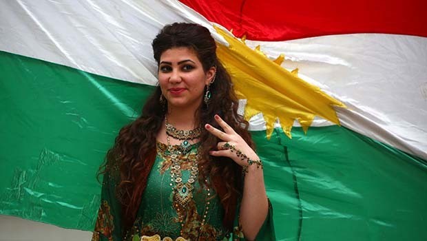 Cil û bergên gelêrî yên kurdî li Qamişlo hatin pêşandan