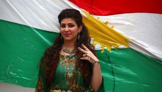 Cil û bergên gelêrî yên kurdî li Qamişlo hatin pêşandan