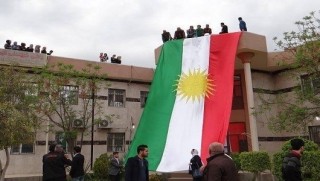 îranê : Bilindkirina Ala Kurdistanê li Kerkûkê bûye sedema gengeşeyan. 