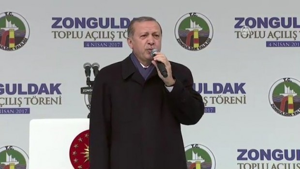 Serokomarê Tirk ji bo Ala Kurdistanê: Zûka wê alayê daxin