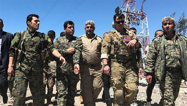 Guardin: Nêzîkatiya kurd û Amerîka Tirkiye ditirsîne