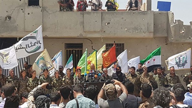 Çekdarên Kurd dest bi êrişa Reqayê kirin