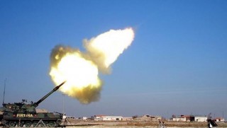 Tirkiye bi topên obusan êrîşî çeperên YPGê yên Efrînê kir