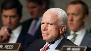 John McCain: Îran aloziyên Bexda û Hewlêrê kûrtir dike!