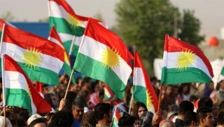 Du welatiyên kurd ji ber bilindkirina ala Kurdistanê hatin cezakirin