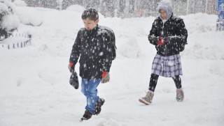 Li Wanê ji ber berfê dibistan asêbûn