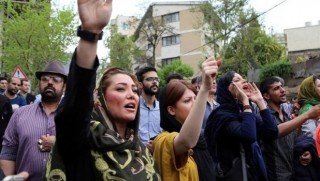 Li Îranê protesto li 10 bajarên mezin belav bûn!