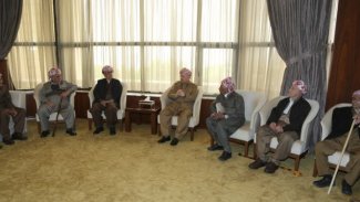 Serok Barzanî li gel hevalên Barzanî yê Nemir bo Sovîyeta berê civîya