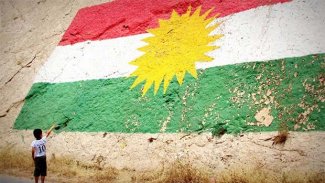 Azadî demokrasî û serxwebûn bi rêya partiyan û dezgehan tê