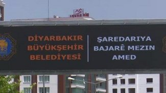 Şaredariya Amedê dest bi danîna tabloyên Kurdî kiriye