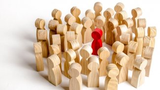 Di têkoşîna rizgarîya netewî de rêyên Pêşengîyê: Gelo me Kurdan di ku de xeletî kir ku em rehet nikarin civata xwe bihon in?