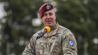 Generalê ku pesnê Pêşmerge dabû, bû Fermandarê CENTCOM'ê