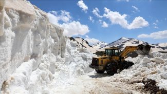 Li Wanê rêyên mezreyan ku berfê girtibûn, di mehekê da paşê hatin vekirin