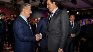 Mesrûr Barzanî li Davosê bi Mîrê Qeterê re civiya