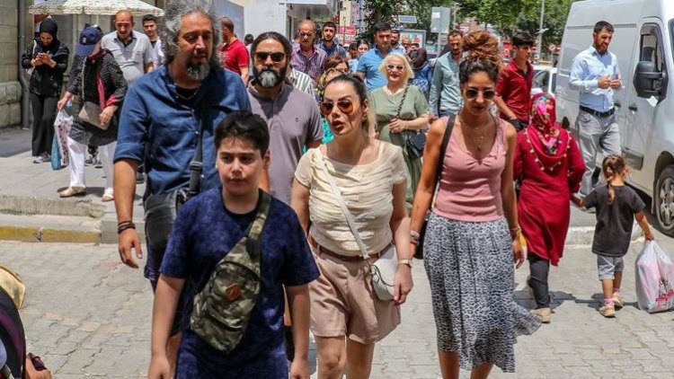Geştiyarên ji Rojhilatê Kurdistanê û Îranê berê xwe dane Wanê