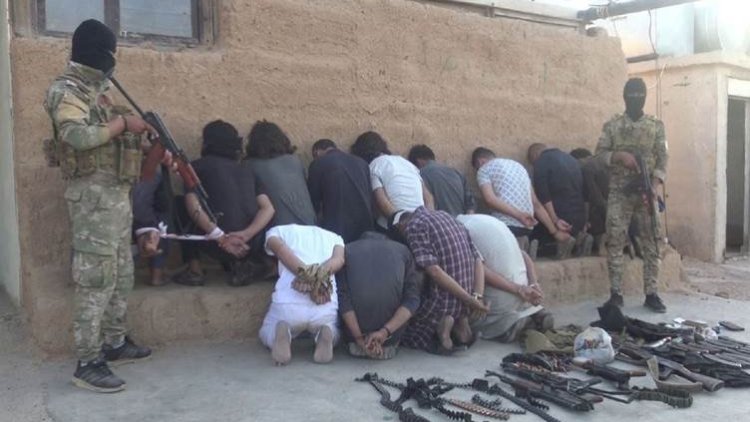 HSDê li Dêrezorê 23 çekdarên DAIŞê girtin