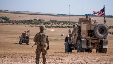 Pisporekî Sûrî: Hêzên Amerîkî dê li Sûriyê bimînin heta hikûmet bi neçarî mercên wan qebûl bike