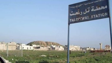 Hêzên ser bi Tirkiyê derdora Til Rifet topbaran dikin