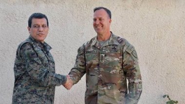 Fermandarê CENTCOMê û Mazlûm Kobanî serdana Kampa Holê kirin