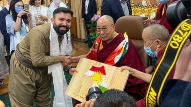 Xortekî Kurd ji Dalay Lama re Ala Kurdistanê diyarî kir