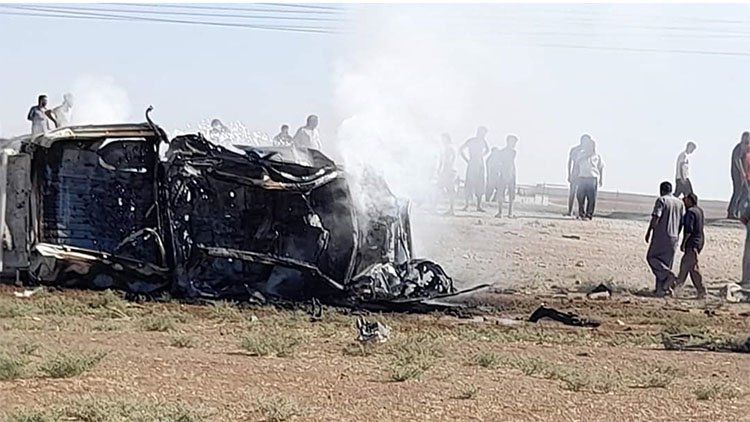 Droneke Tirkiyê otomobîlek li Rojavayê Kurdistanê bombebaran kir