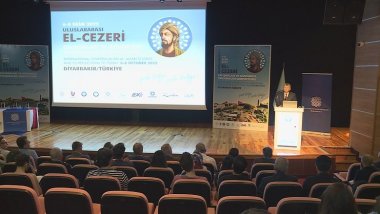 Li Zanîngeha Dîcleyê sempozyûma Îsmaîl Ebulîzê Cizîrî hat lidarxistin