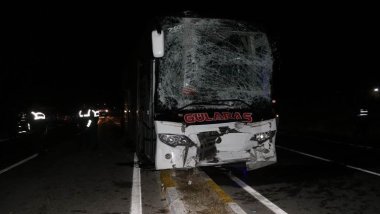 Otomobîlekê û 2 otobûsan li hespekî dan: 15 kes birîndar bûn