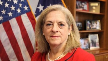 Balyoza Amerîkayê sersaxiyê li malbata qurbaniyên teqîna Silêmaniyê dike