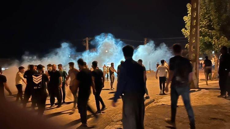 Nivîskarên Îranî tepeserkirina xwepêşanderên Kurd şermezar dikin