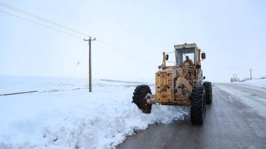 Ji ber barîna berfê rêyên 150 gundên Loristanê hatin girtin