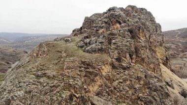 Li Kelha Baxinê ya li Dêrsimê şopên Urartuyan tê dîtin