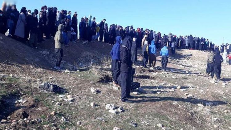 Polîsên Îranê li goristana Ciwanro êrişî beşdariyên bîranînê kirin