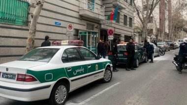 Li Tehranê li dijî Balyozxaneya Azerbaycanê êrîş: kuştî û birîndar hene