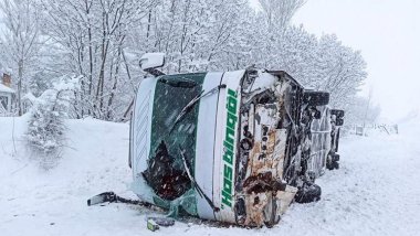 Li Çewlikê otobusa rêwiyan wergeriya: 12 birîndar